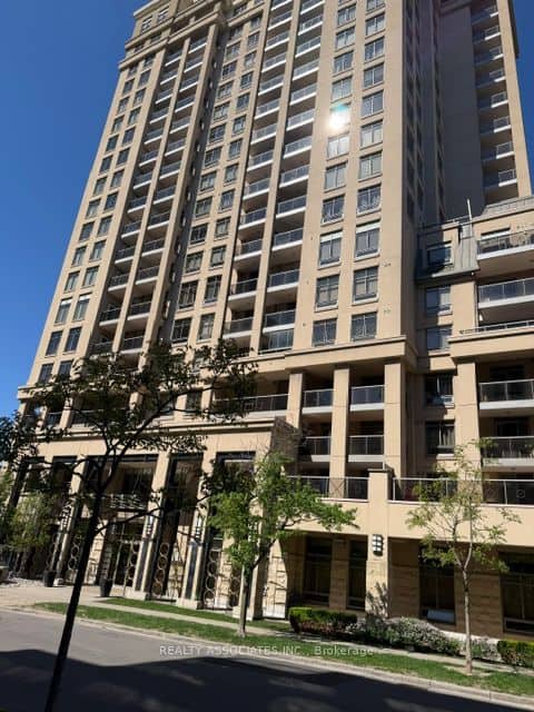 18 Kenaston Gardens NE, Toronto