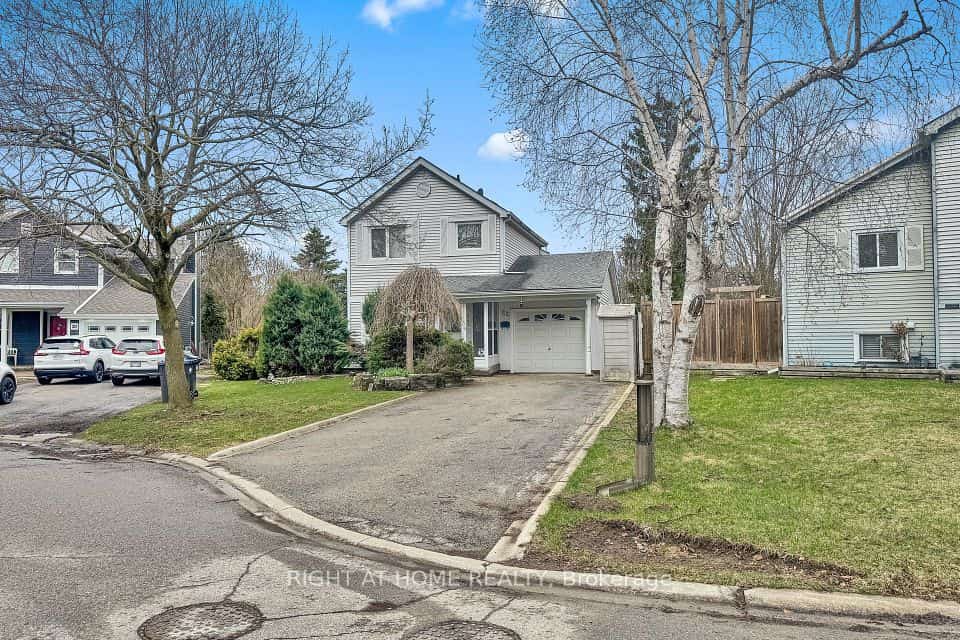 22 Blueridge Square, Brampton, ON L6Z 1A1
