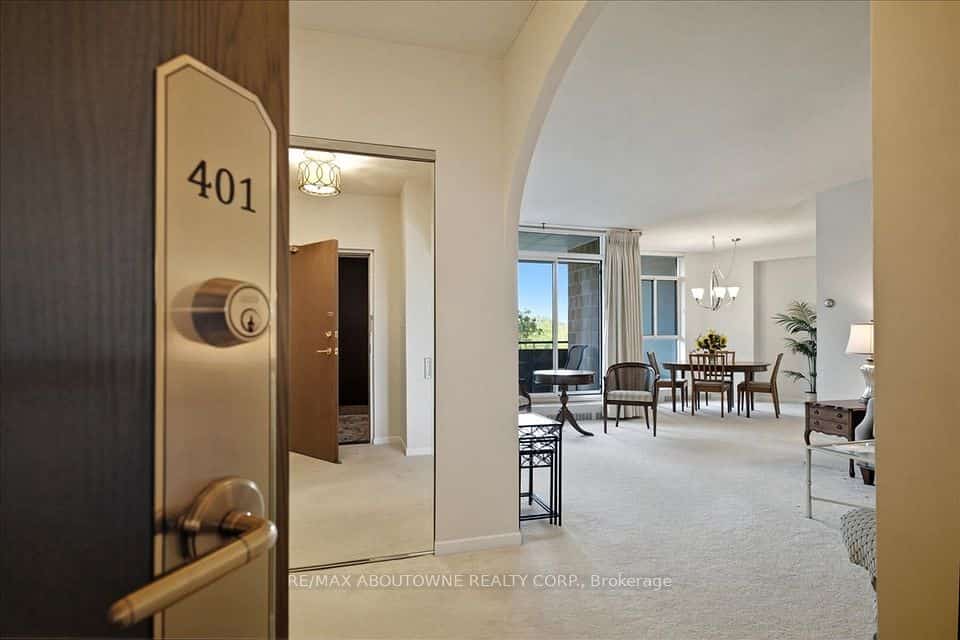 5250 Lakeshore Road #401, Burlington, ON L7L 5L2