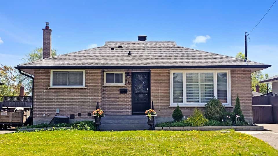 333 Ridgeway Avenue, Oshawa, ON L1J 2T9