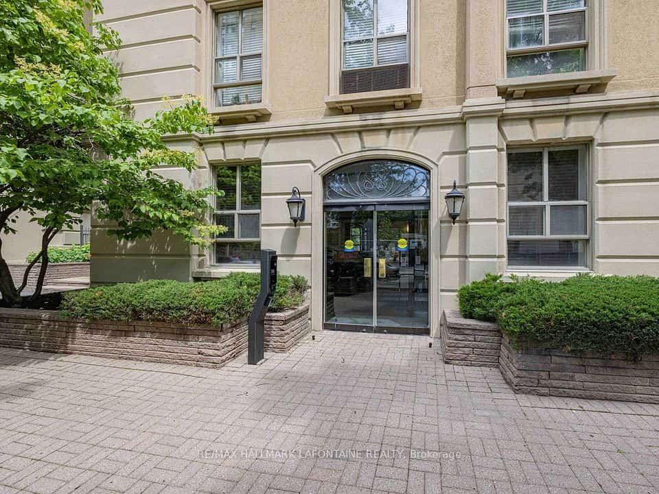 88 Charles Street E, Toronto