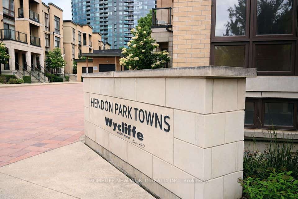 Hendon Park Towns, Toronto