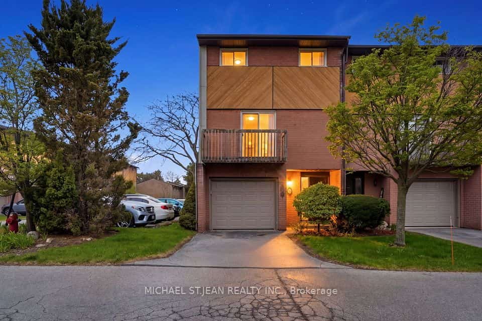 445 Stone Church Road W #19, Hamilton, ON L9B 2L5