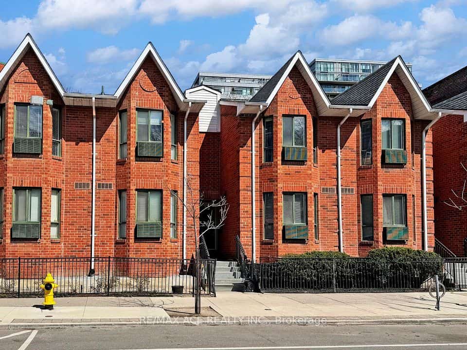 660B Wellington Street W #14, Toronto, ON M5V 1G4