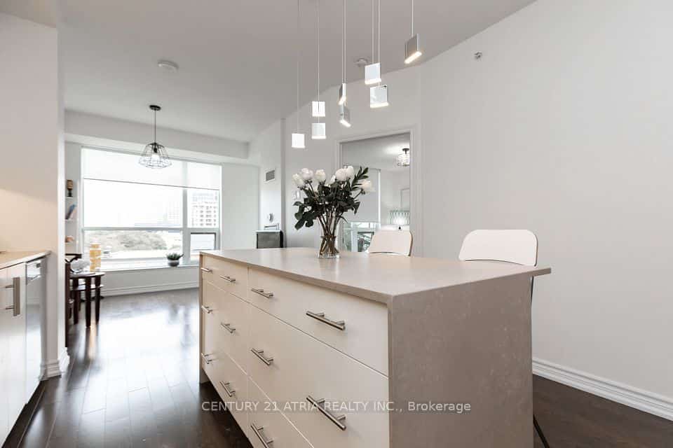 23 Glebe Road W #519, Toronto, ON M5P 0A1