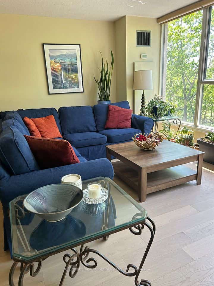 1271 Walden Circle #206, Mississauga, ON L5J 4R4