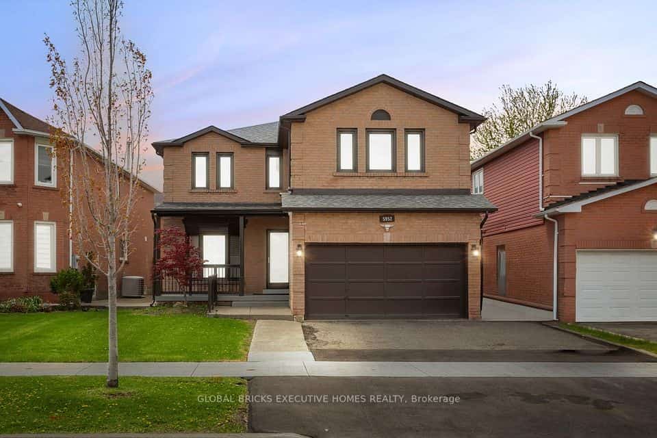 5952 Grossbeak Drive, Mississauga, ON L5N 6B3