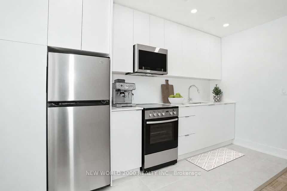 49 Glen Elm Avenue #117, Toronto, ON M4T 1V2