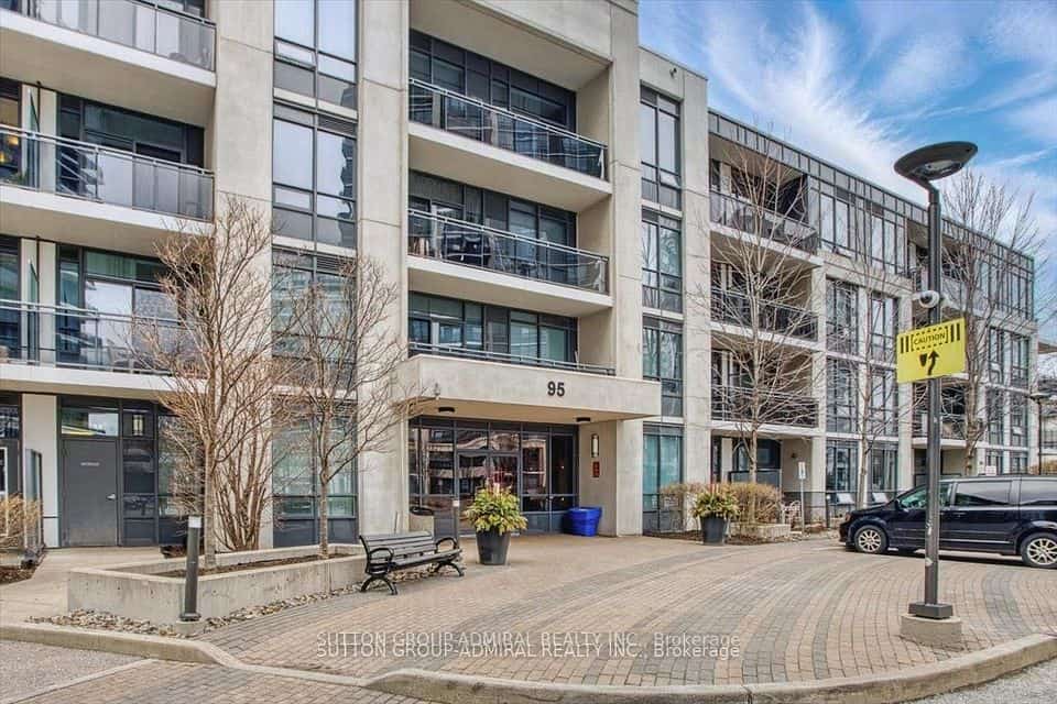95 North Park Road #204, Vaughan, ON L4J 0J1