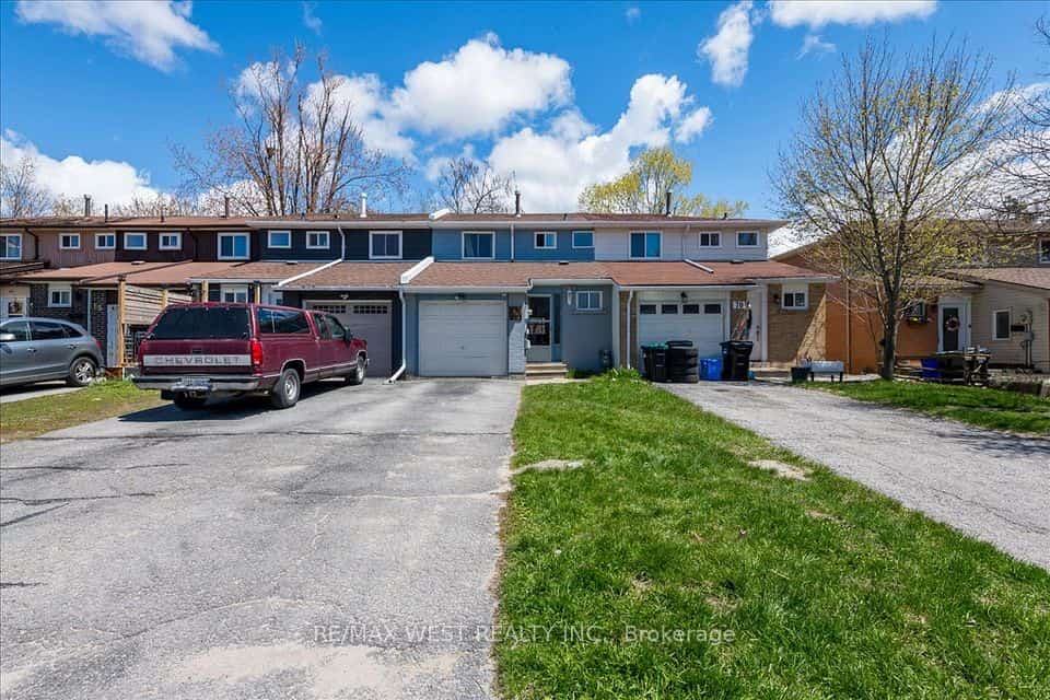68 Chaucer Crescent, Barrie, ON L4N 4T7