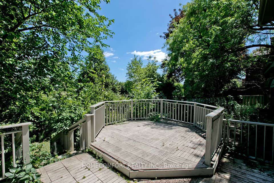 17 Bramble Drive, Toronto, ON M3B 2E9