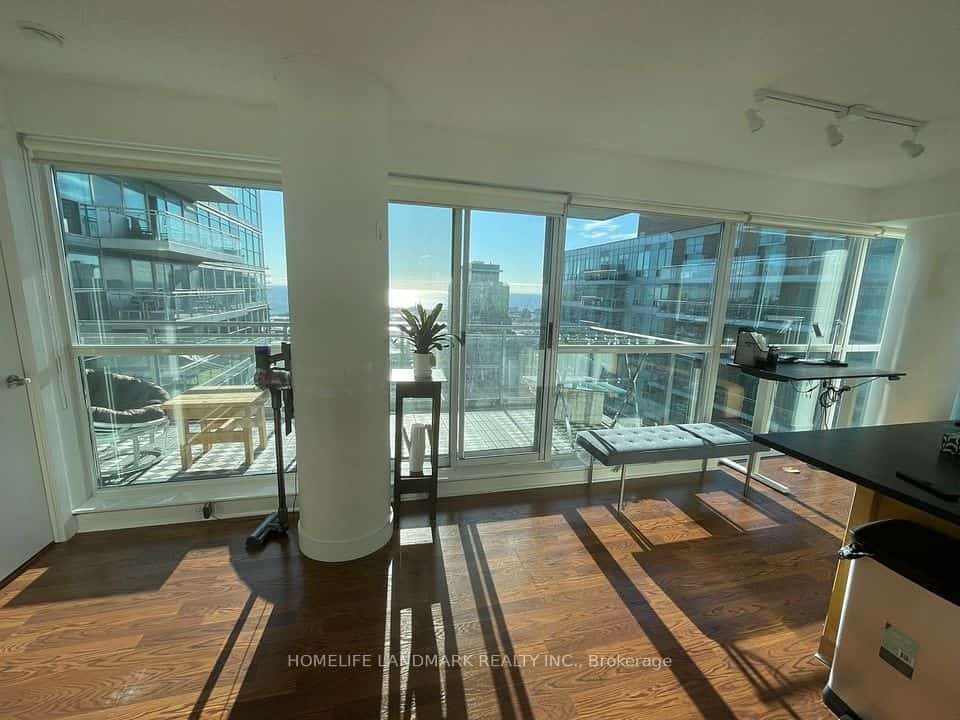 Zip Condos, Toronto