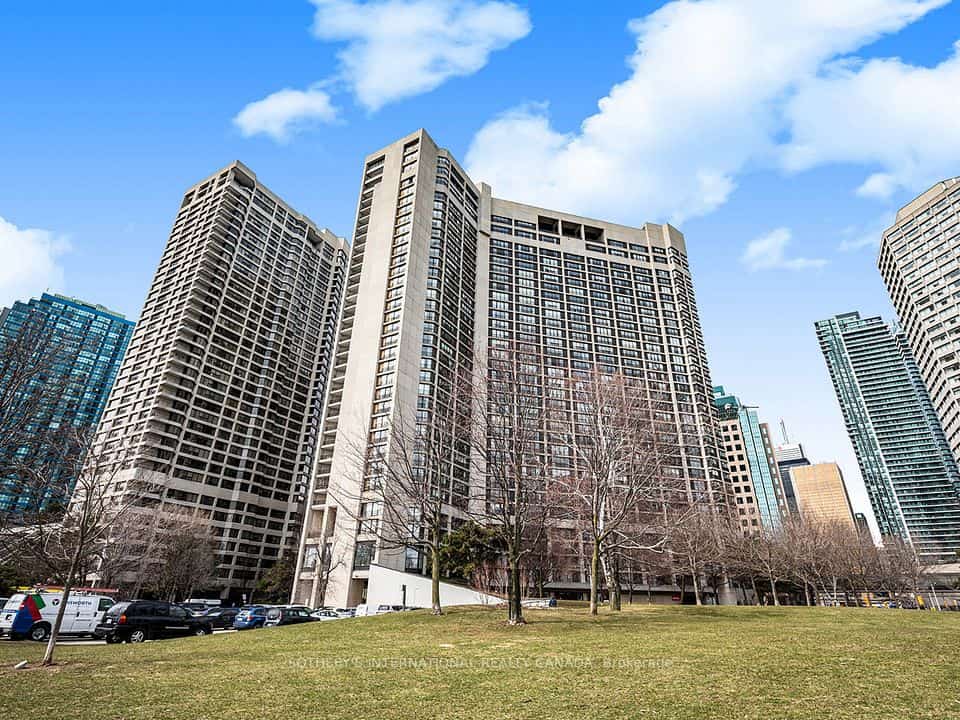 33 Harbour Square #1008, Toronto, ON M5J 2G2