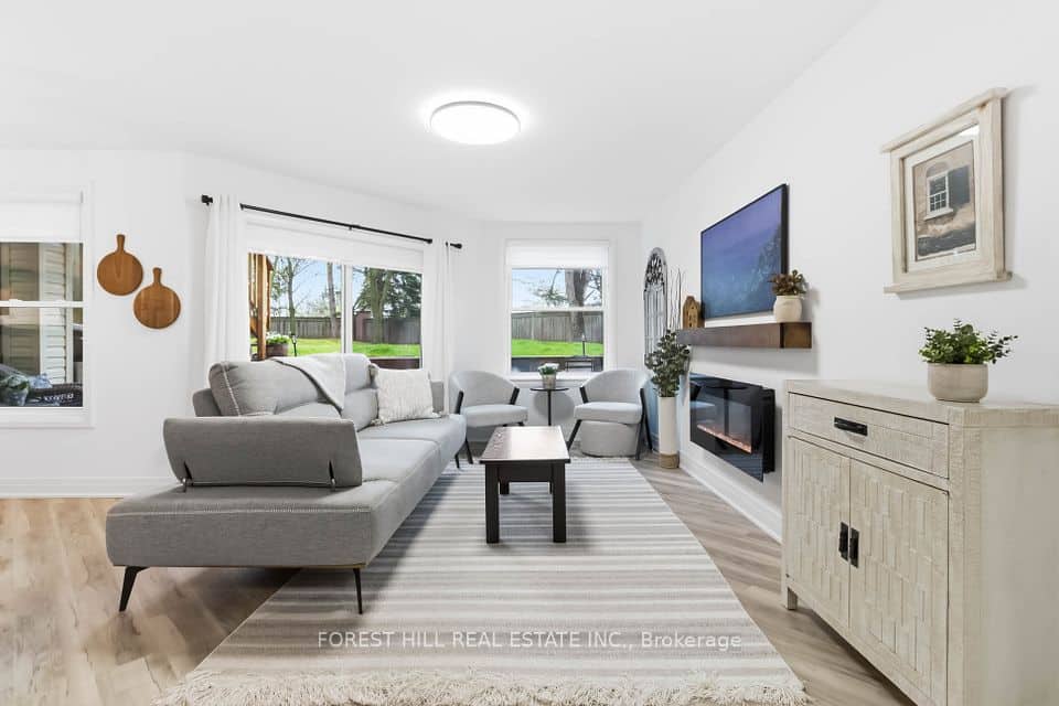 1220 Thorpe Road, Burlington