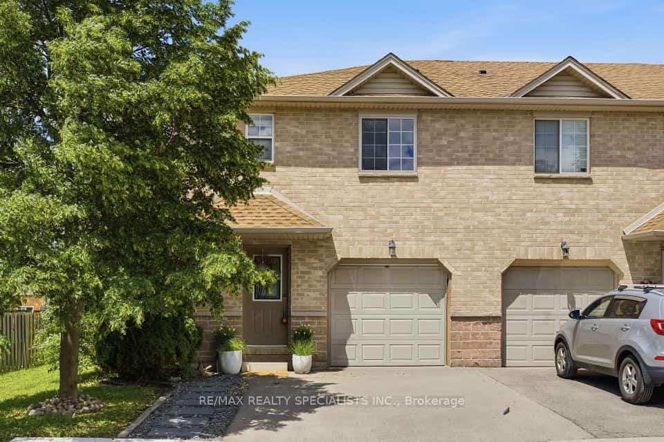 39 Pinewoods Drive #10, Hamilton, ON L8J 3Z4