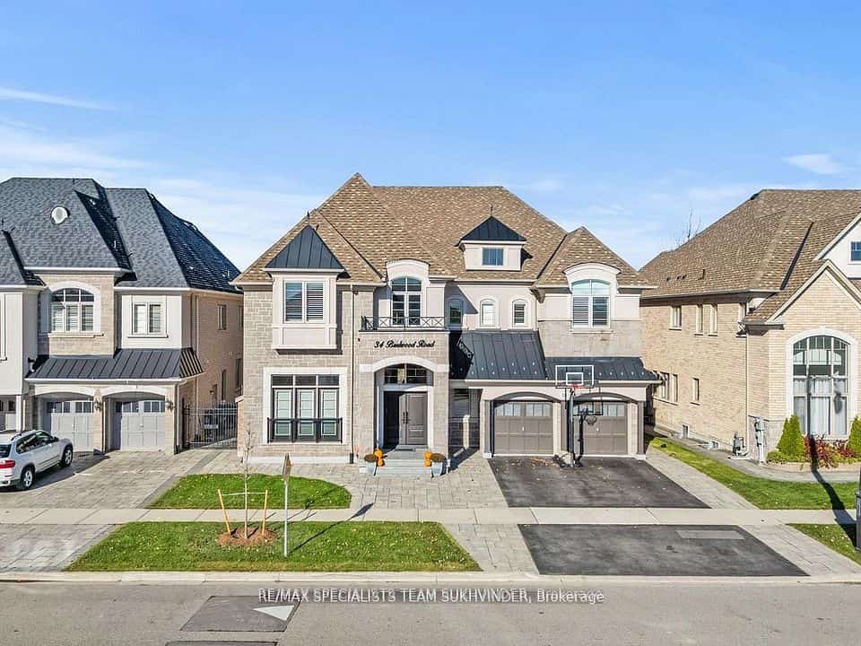 34 Burlwood Road, Brampton, ON L6P 4E8