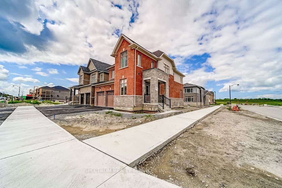 52 Father Muckle Avenue, Georgina, ON L4P 0S4