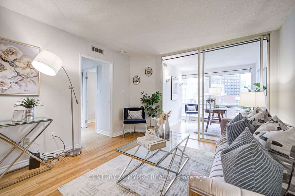 1001 Bay Street #1506, Toronto, ON M5S 3A6