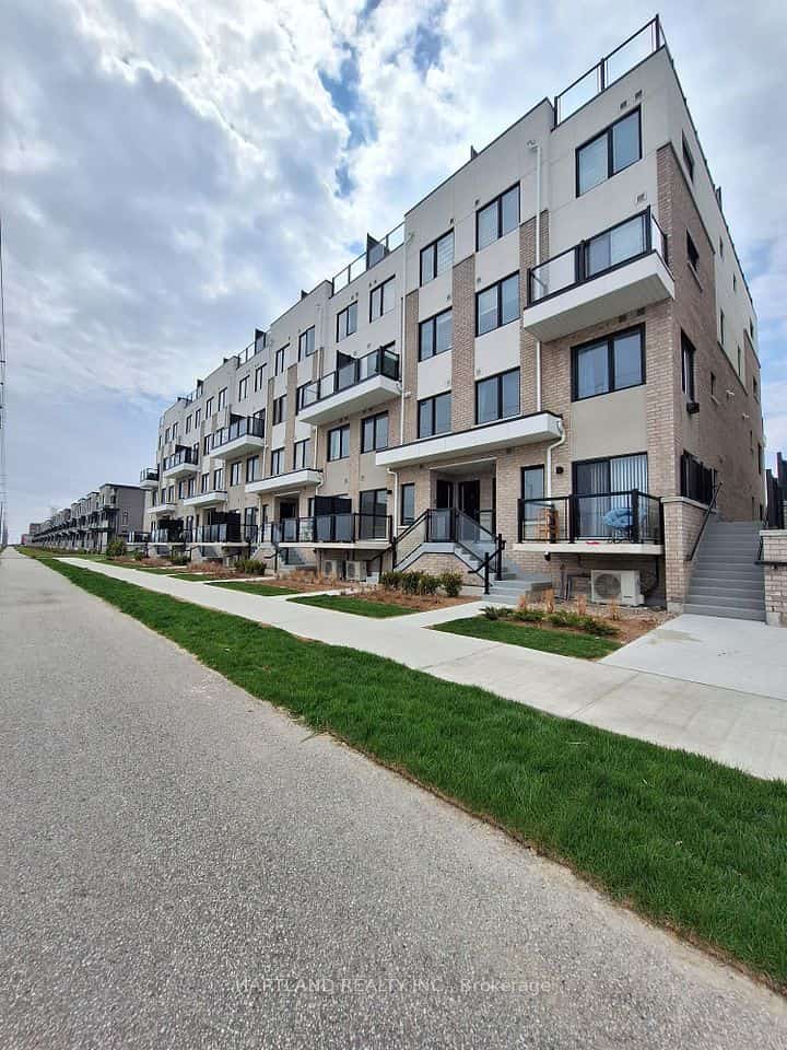 1695 Dersan Street, Pickering
