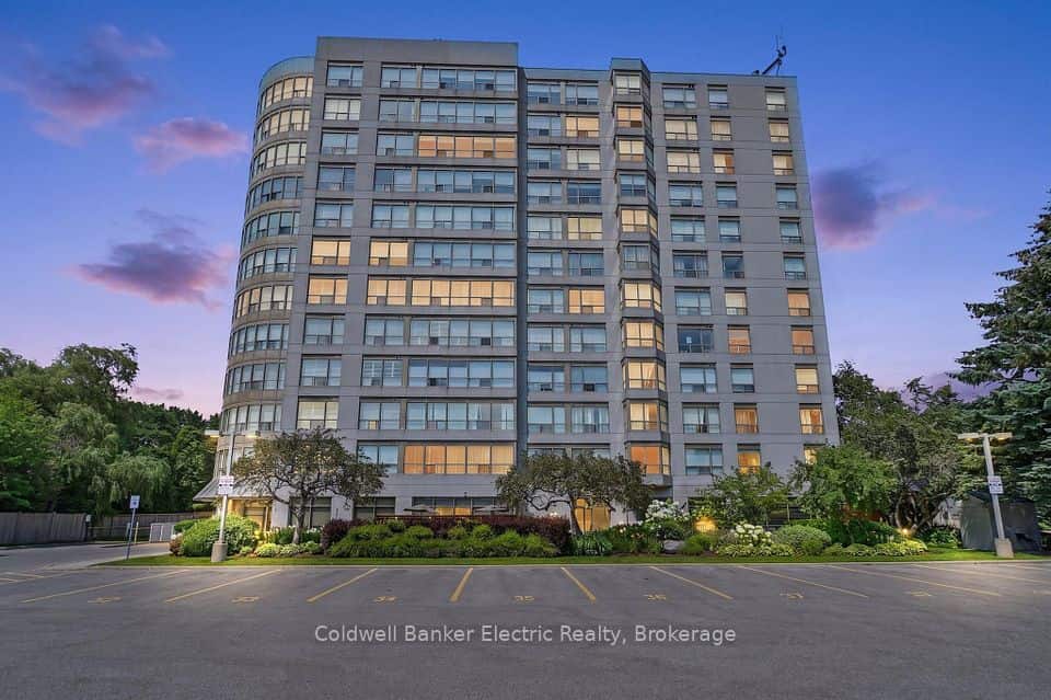 712 Rossland Road E, Whitby