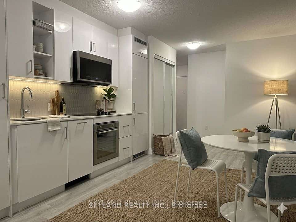 251 Manitoba Street #205, Toronto, ON M8Y 0C7