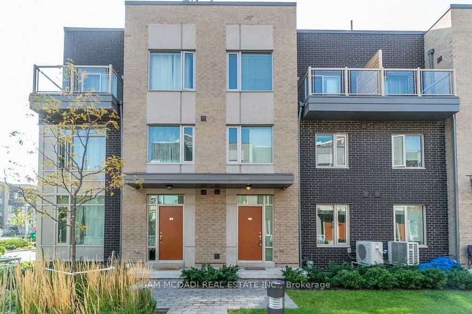 22 Applewood Lane #33, Toronto, ON M9C 2Z7