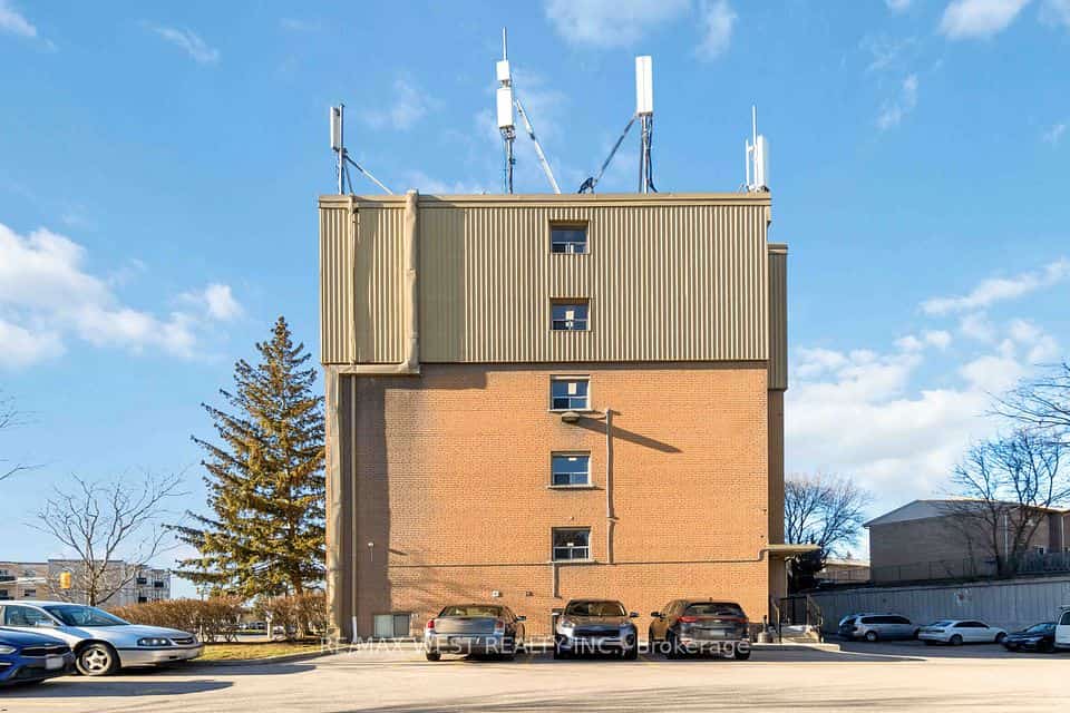 283 Fairway Road N #90, Kitchener, ON N2A 2P1
