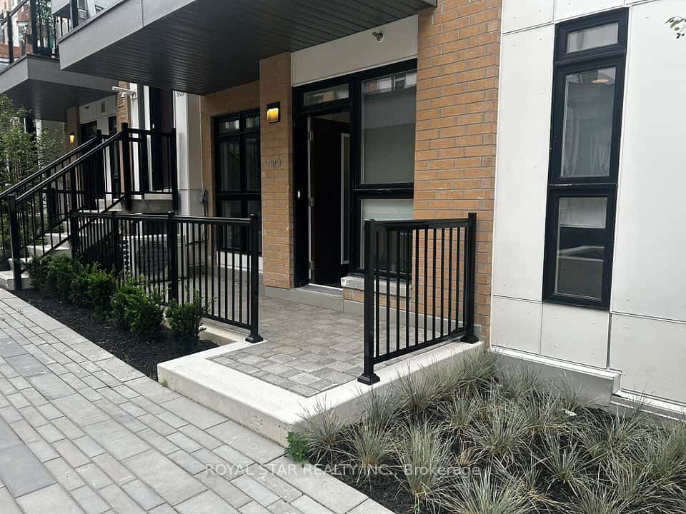 155 Canon Jackson Drive #Q101, Toronto, ON M6M 0E1