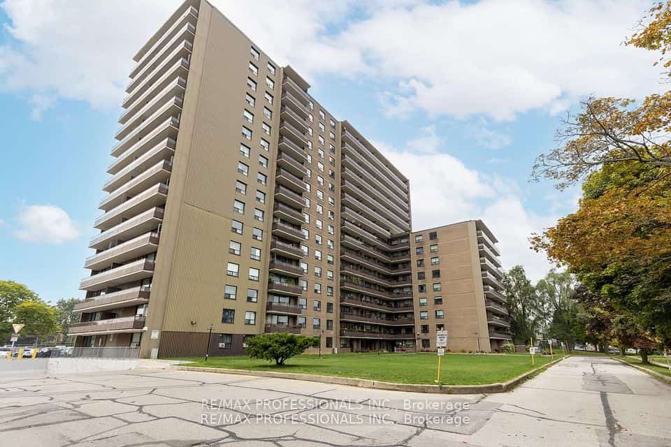 180 Markham Road #1704, Toronto, ON M1M 2Z9