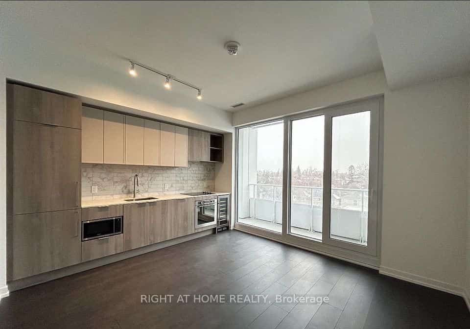 2020 Bathurst Street #812, Toronto, ON M5P 0A6