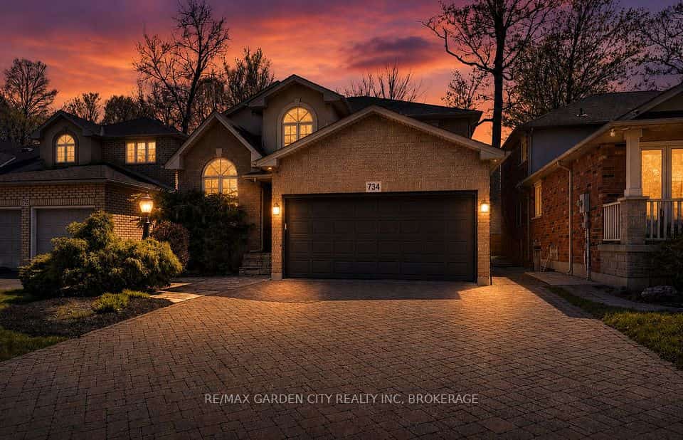 734 Brigadoon Drive, Hamilton, ON L9C 7S2