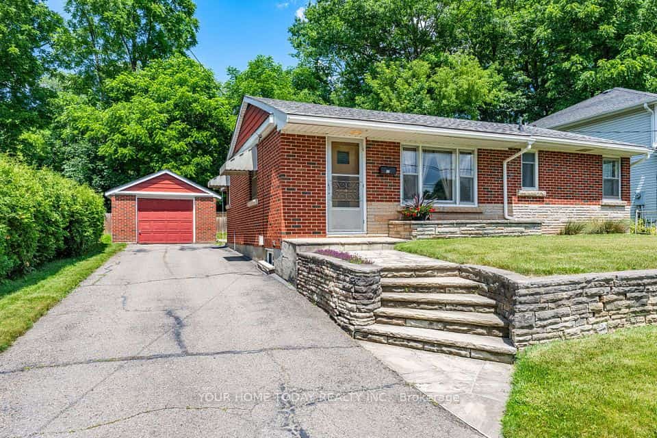 32 Dayfoot Drive, Halton Hills, ON L7G 2L1