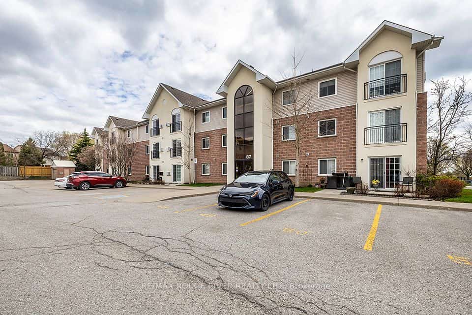 87 Aspen Springs Drive #307, Clarington, ON L1C 5J8