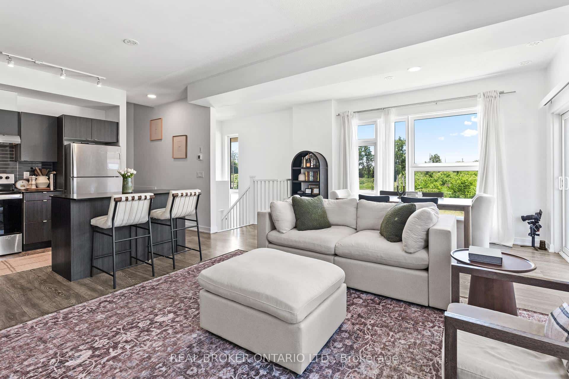 1121 Cooke Boulevard #1, Burlington, ON L7T 0C3
