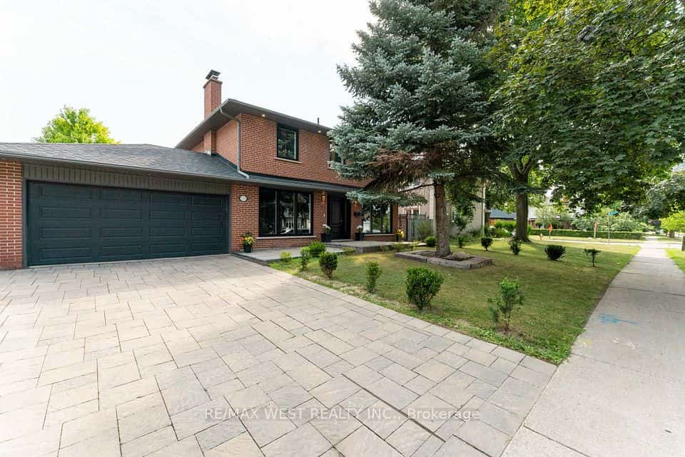 139 Redgrave Drive, Toronto, ON M9R 3V6