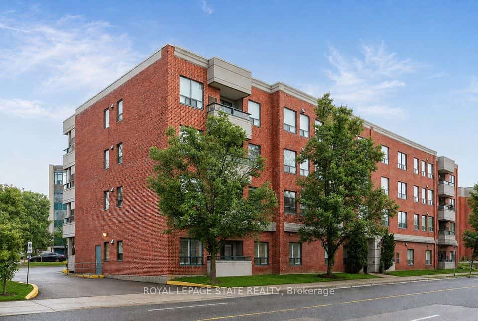 8 Main Street #101, Hamilton, ON L9H 2P6