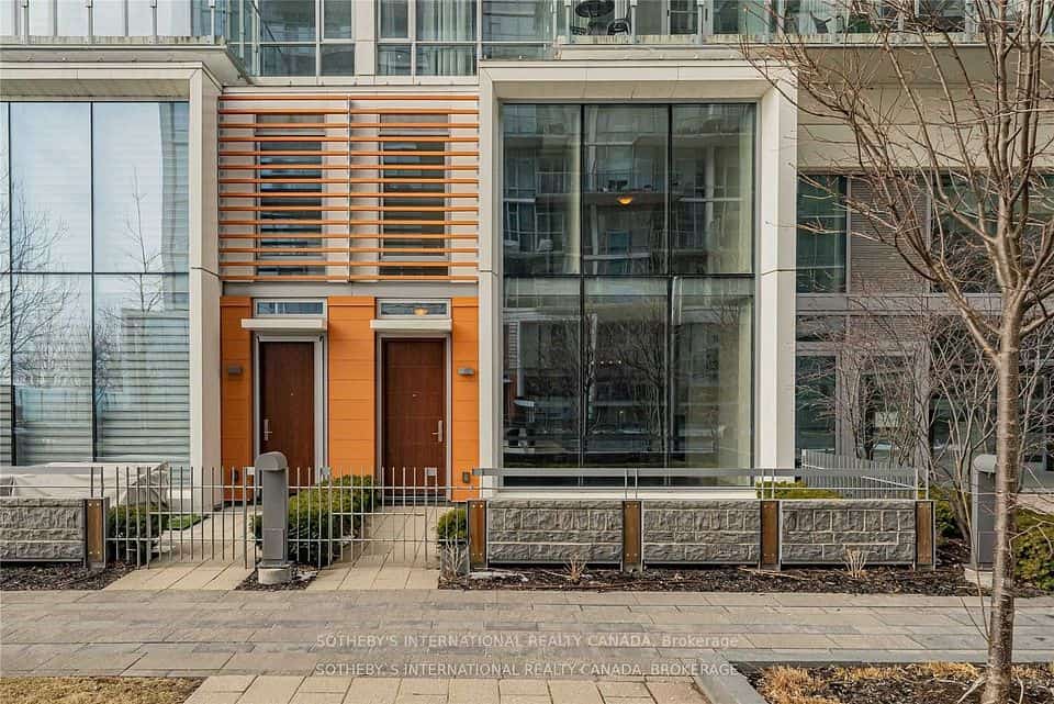 29 Queens Quay E, Toronto, ON M5E 0A4