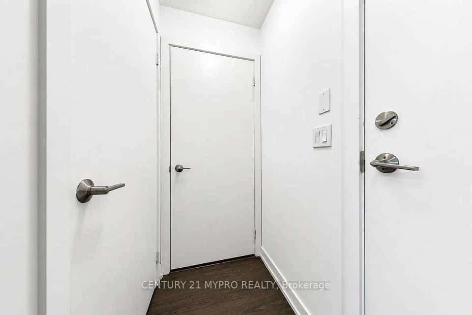 555 William Graham Drive #320, Aurora, ON L4G 3H9