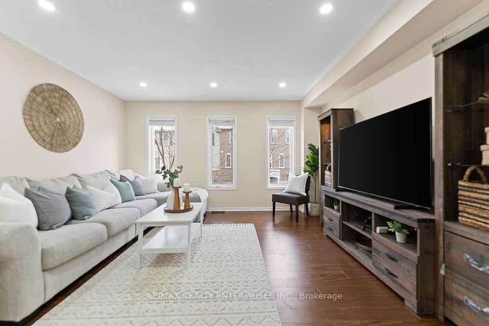 50 McGonigal Lane, Ajax, ON L1T 4G9