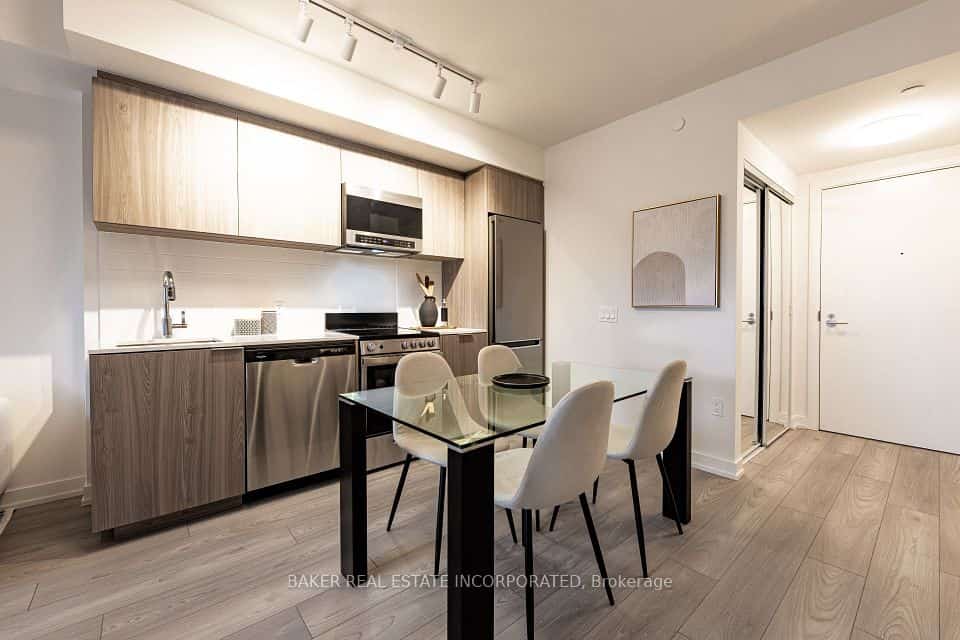 223 Redpath Avenue #807, Toronto, ON M4P 0E8