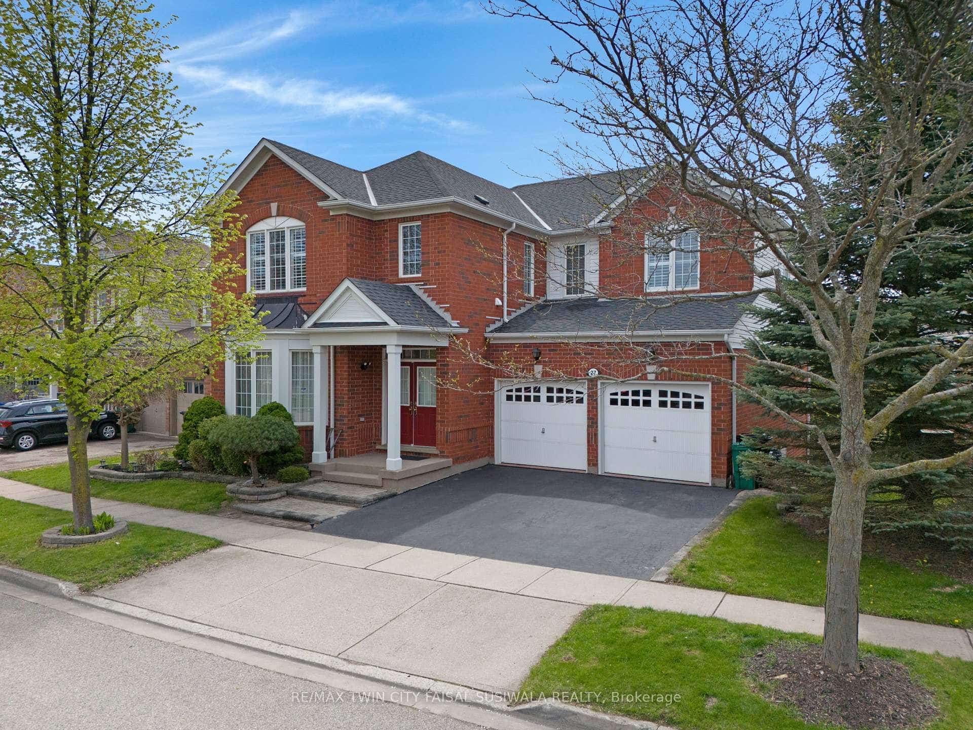 27 Glazebrook Crescent, Cambridge, ON N1T 2H7