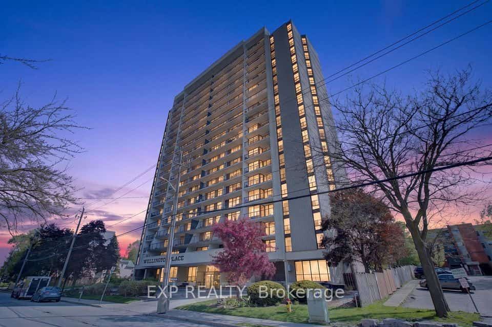 81 Church Street #1408, Kitchener, ON N2G 4M1