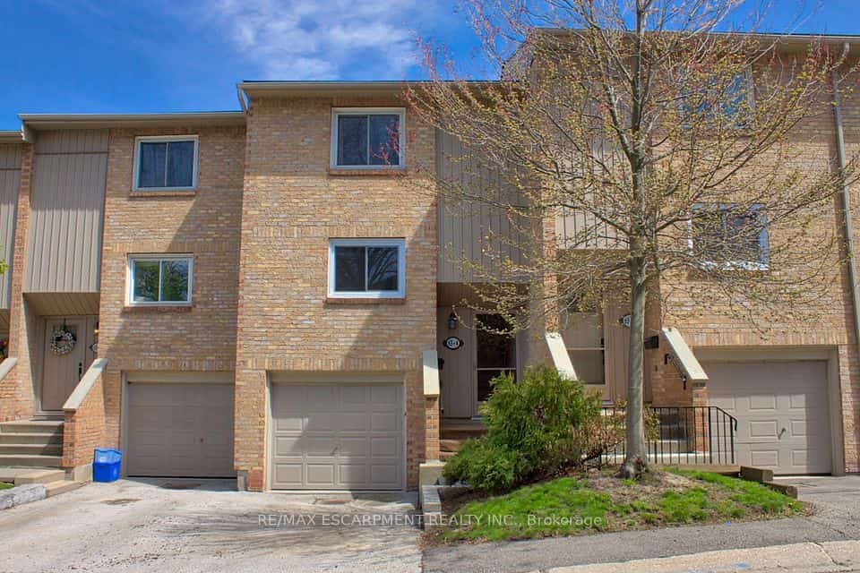 63 Fonthill Road #4, Hamilton, ON L9C 6T1