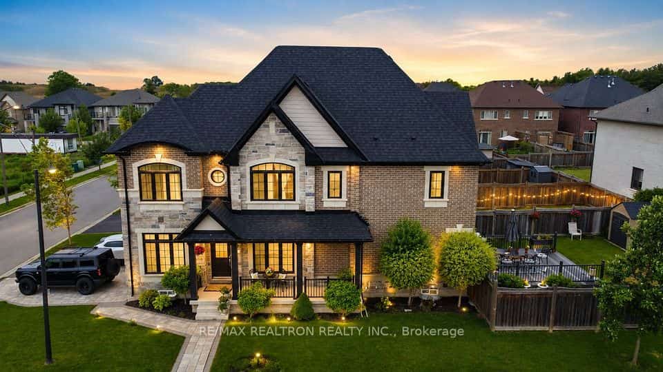 18 Ladder Crescent, East Gwillimbury, ON L9N 0N8