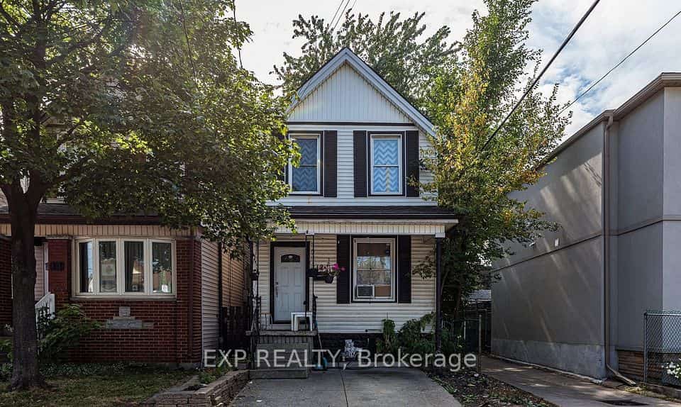 12 Mayflower Avenue, Hamilton, ON L8L 2K4