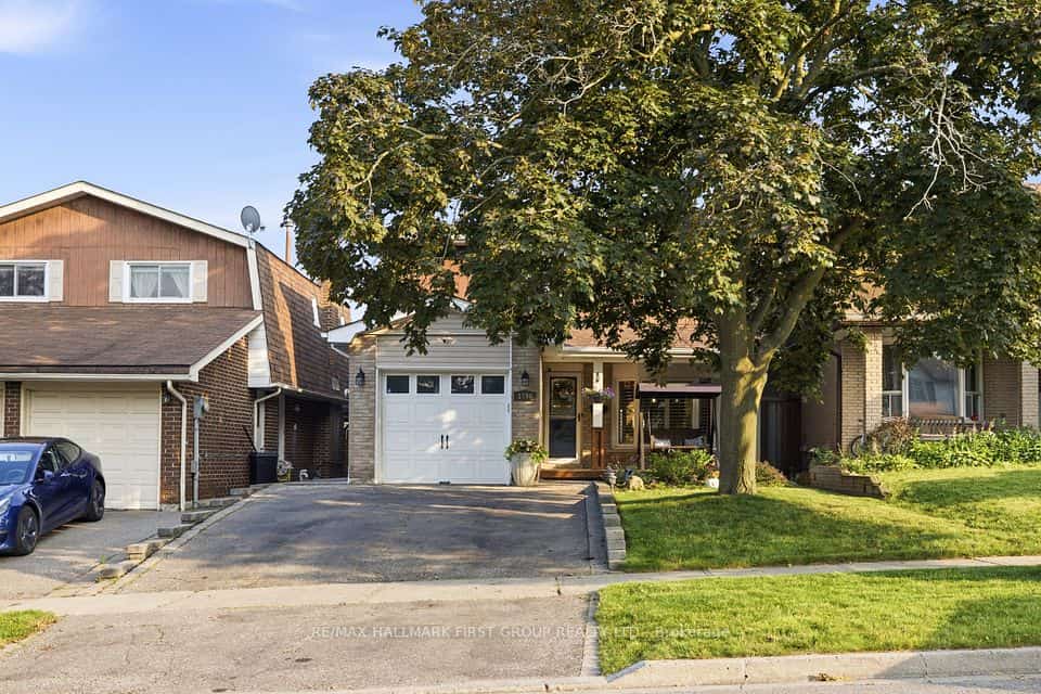 1896 New Street, Pickering, ON L1V 3J7