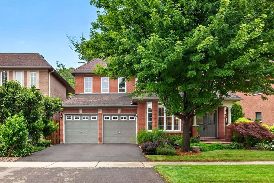 211 Creek Path Avenue, Oakville, ON L6L 6T5