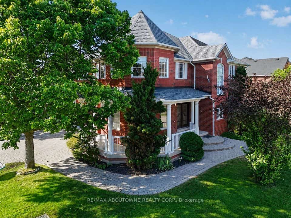 2201 Lapsley Crescent, Oakville, ON L6M 4V2