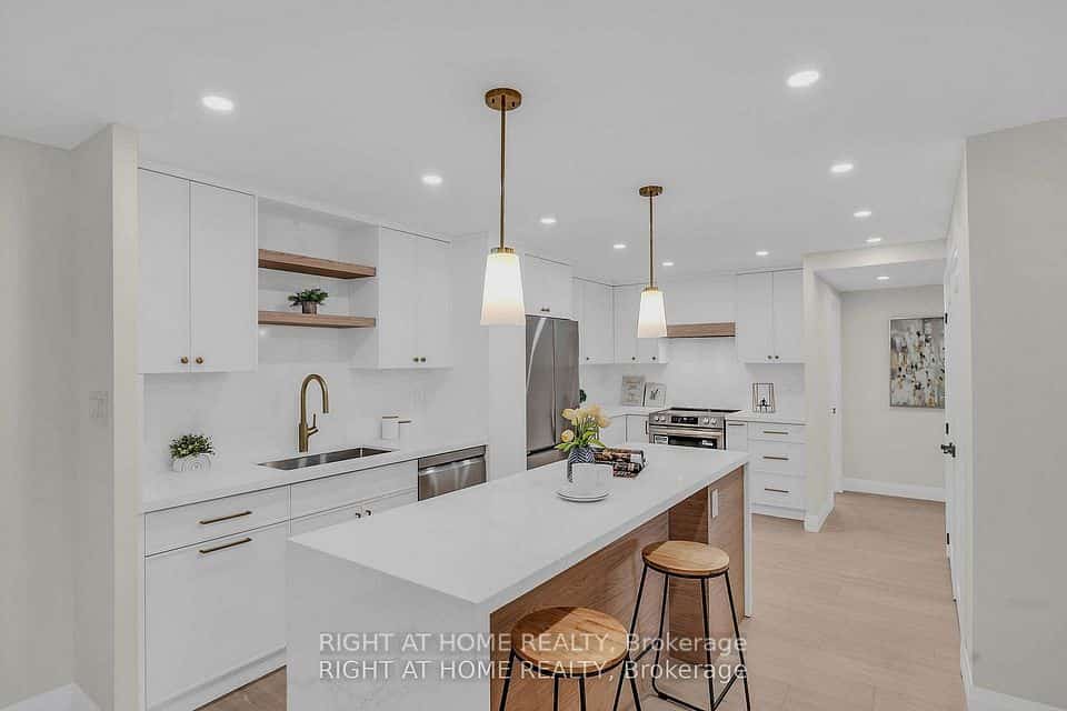 812 Burnhamthorpe Road #609, Toronto, ON M9C 4W1
