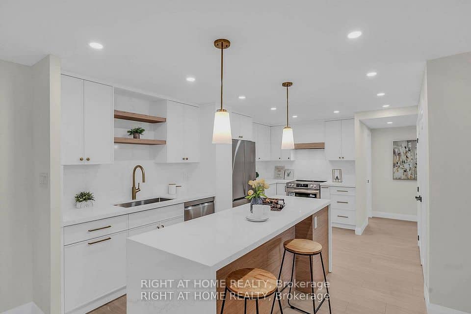 812 Burnhamthorpe Road, Toronto